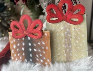 Metal Deer Pattern Packages Bow Metal Stake Christmas The Round Top Collection - Picture 1 of 5