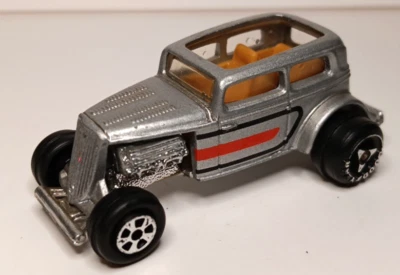 Ertl Réplica Serie 34 Ford Sedán Street Rod Plata 1:64 Foto 1 de 4