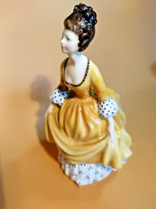 Figura de colección Royal Doultin Coralie HN2307 1963 7 1/2" - Imagen 1 de 11
