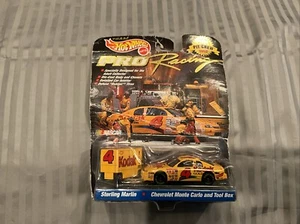 1:64Hot Wheels Pit Crew Bobby Hamilton #4 Kodak 1998 Chevy Monte Carlo & ToolBox - Picture 1 of 4