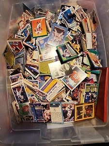  LOT OF 10 RANDOM TRADING CARDS-BASKETBALL BASEBALL FOOTBALL - Picture 1 of 3