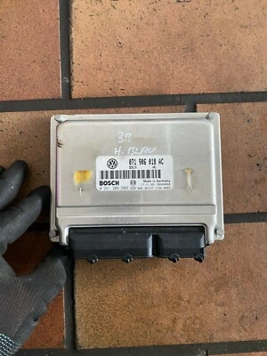 Centralina motore originale VW Passat 3B 2.3 V5 modulo motore 071906018AC 0261206508 - Immagine 1 di 4