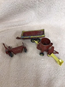 VTG ERTL New Holland V Tank Manure Spreader, Feed Grinder and Misc. Piece 1/64 - Picture 1 of 13
