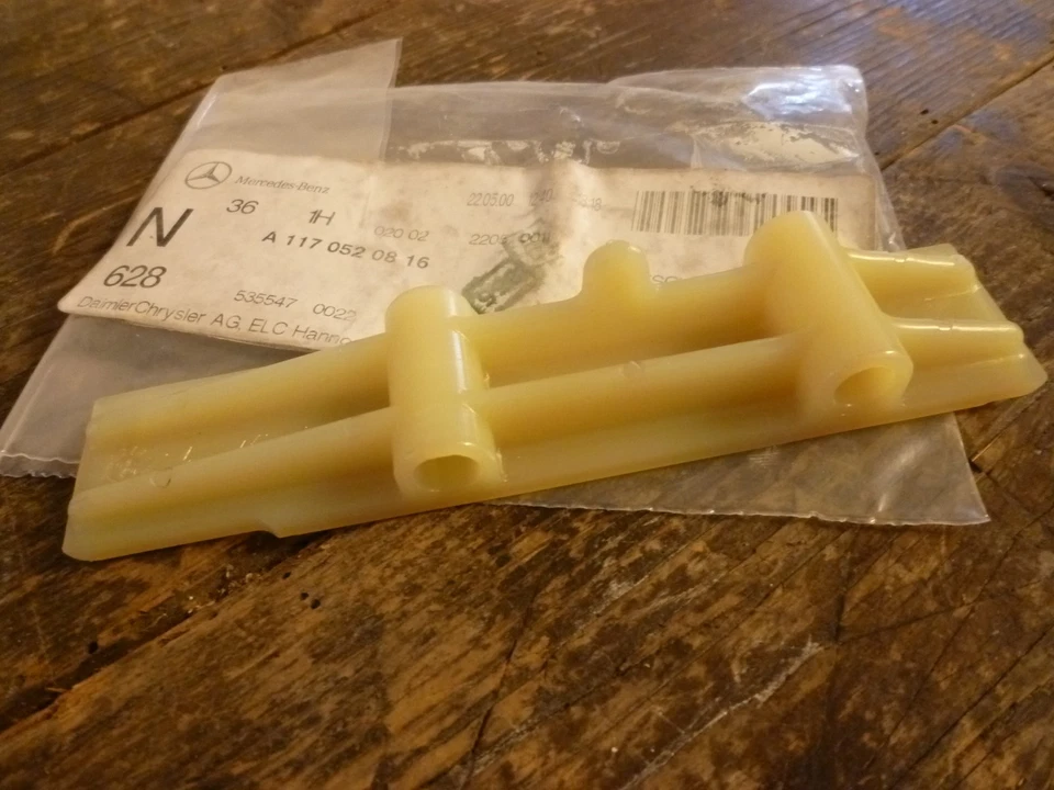 OE NOS Mercedes Gleitschiene für M117 Motoren R107 W126 #1170520816 - Bild 1 von 1