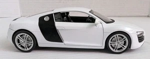 WELLY AUDI R8 V10 BRIGHT WHITE 1:24 Scale Scratch On Windshield  - Picture 1 of 7