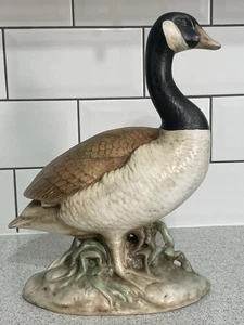 LARGE 30cm HIGH HAND PAINTED HOLLOW POTTERY CANADA GOOSE FIGURINE - Picture 1 of 8