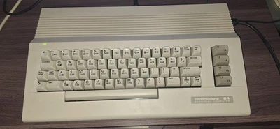 Commodore C64 + Disk Drive 1541 II + Tape + Joystick + Cavo Video  - Immagine 1 di 4