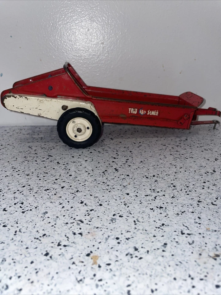 Vintage 1:16  Tru- Scale Manure Spreader - Image 1 of 4