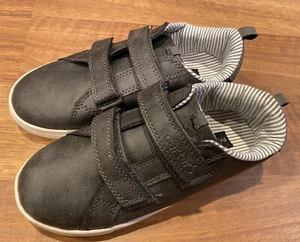 Carters Kids Size 2 Shoes Gray V-Strap - Picture 1 of 3
