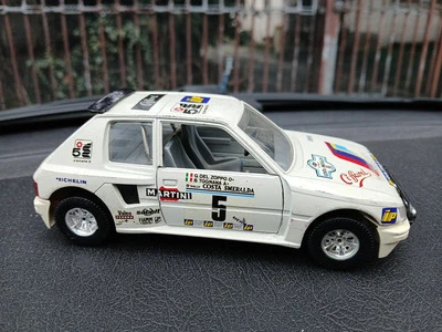 Macchinina  BURAGO - PEUGEOT 205 TURBO  - 1/25 made in Italy 0106 - Immagine 1 di 4