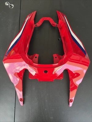 Honda CBR 1000 RR 2020-2024 capó trasero pintado superior dañado Foto 1 de 4
