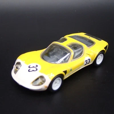1967-1969 ALFA ROMEO 33 STRADALE GIALLO 1:64 SCALA DIORAMA MODELLO AUTO DIECAST - Immagine 1 di 4