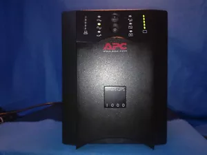 APC Smart UPS SUA1000I, Tower-USV-Anlage, 670 W, neue Marken-Akkus! - Bild 1 von 2