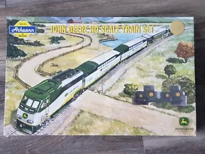 Athearn John Deere HO Scale Train Set Includes 40' Flat Car with 2 7820 Tractors - Picture 1 of 12