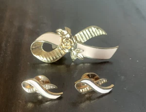 3 Avon Enamel Ribbon Better Breast Cancer Awareness Lapel Pin - Picture 1 of 6