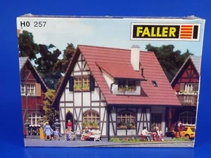 FALLER H0 - 257 - Einfamilienhaus (Fachwerkhaus) / NEU - Bild 1 von 3