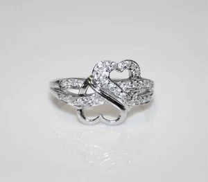 Hübscher Ring Sterlingsilber Zirkonia CZ Pave verschlungene Herzen (H - T) - Bild 1 von 4