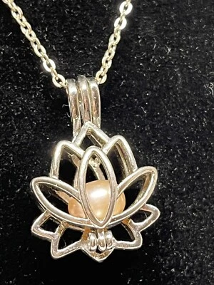 Collar Imitación Perla Interior Diseño Flor Tono Plata Cadena 18" + Caja Regalo Foto 1 de 4