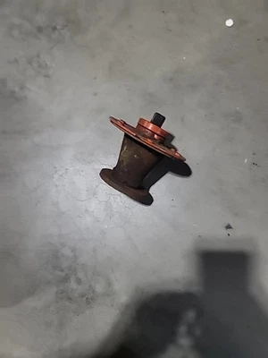 SIMPLICITY COMPLETE SPINDLE ASM 1655729ASM 1685245SM 42" 48" Deck - Image 1 of 4