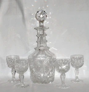 Vintage Karaffe mit Stopfen & 4 Kelchen ~ 3 drei Ringe ~ geätzte Blumen ~ Cordial - Bild 1 von 18