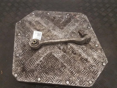 BMW Serie 1 2016 1,5 L diésel pasajero trasero brazo de control inferior lado cercano Foto 1 de 3