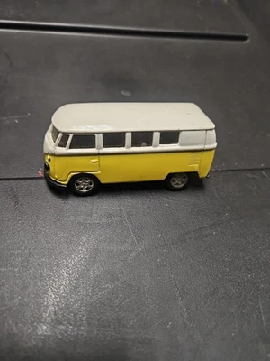 Welly NO. 8166 Volkswagen Microbus (1962) Yellow And White - Image 1 of 4