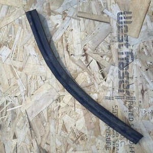 2000 RANGE ROVER P38 4.0 4.6 2.5 PASSENGER REAR DOOR LOWER RUBBER SEAL OEM (B34) - Picture 1 of 3