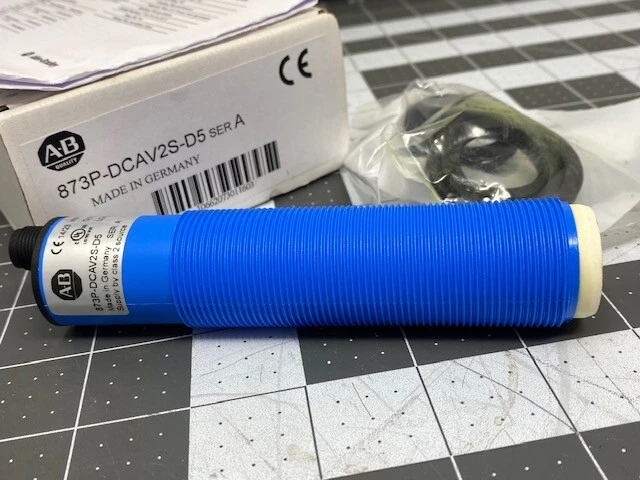 Allen-Bradley 873P-DCAV2S-D5 Ultrasonic Proximity Sensor 19-30VDC 2 PNP Micro QD - Image 1 of 4