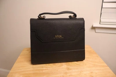 Trina Turk Bolso de Mano Negro Cuero Vegano Bandolera Correa Desmontable 13x10x5 Foto 1 de 4