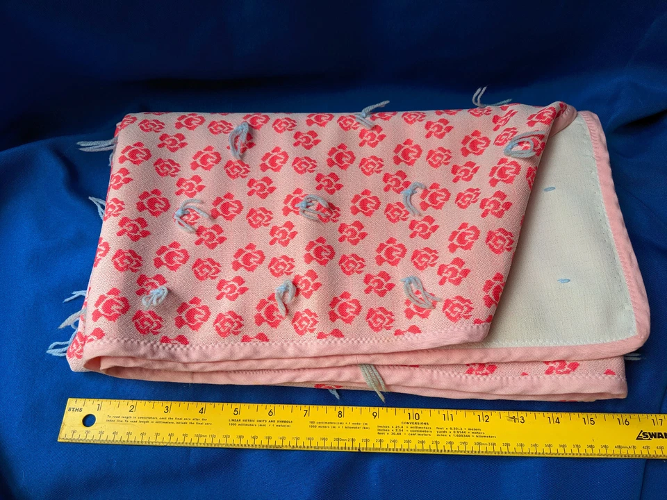 Manta de bebé 62x38 retro rosa floral hecha a mano niña flecos azules de colección Foto 1 de 3