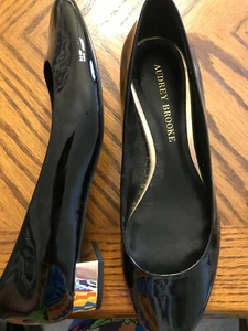 BRAND NEW NO BOX Audrey Brooke Size 7.5 Black with gold Loafer - Picture 1 of 3