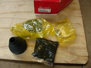 495922Y010 Front Axle Joint Drive Shaft Boot Kit For Kia Sportage 2.0 MK3 MK4 - Picture 1 of 2