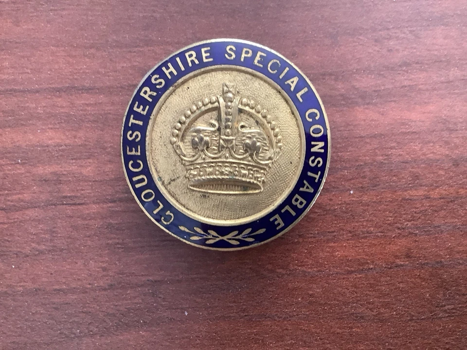 GLOUCESTERSHIRE SPECIAL CONSTABLE ENAMEL BADGE IN EXCELLENT CONDITION - Image 1 of 2
