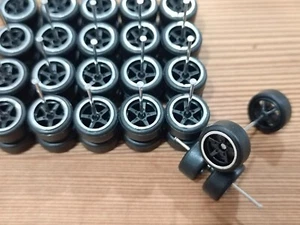 Neumáticos de goma 1/64 ruedas Real Riders 5 radios línea cromada coche fundido a presión de 10 mm - Imagen 1 de 7