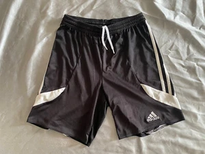 Adidas boys sports shorts YL  152 Black Football Gym PE Summer Casual - Picture 1 of 8
