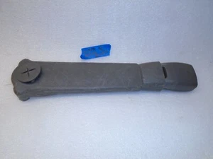 2003-06 CHEVY EXPRESS/ SAVANA FRONT PASSENGER/ RIGHT SIDE BUCKLE OEM GRAY - Picture 1 of 4