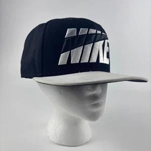 Gorra Nike S1ze negra blanca con logotipo para hombre billete plano Snapback - Imagen 1 de 14