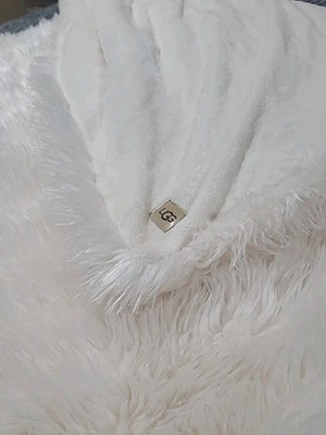 NUEVO SIN ETIQUETAS UGG Mammoth Throw Manta 50”x70” Crema NUEVA "Ultra Suave" FELPA PIEL SINTÉTICA Foto 1 de 4