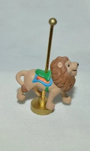 1990 Hallmark - Carrusel Lion - Feliz miniatura con etiqueta dorada en la parte inferior - Imagen 1 de 1