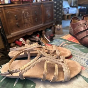 Clarks Women’s Tan Metallic Lightweight Leather Sandals Shoes Size 8 M - Picture 1 of 13
