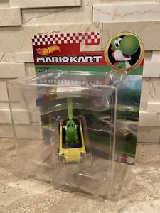 Hot Wheels Mario Kart Yoshi Sports Coupe + Parafoil 2020 Nintendo - Imagen 1 de 4