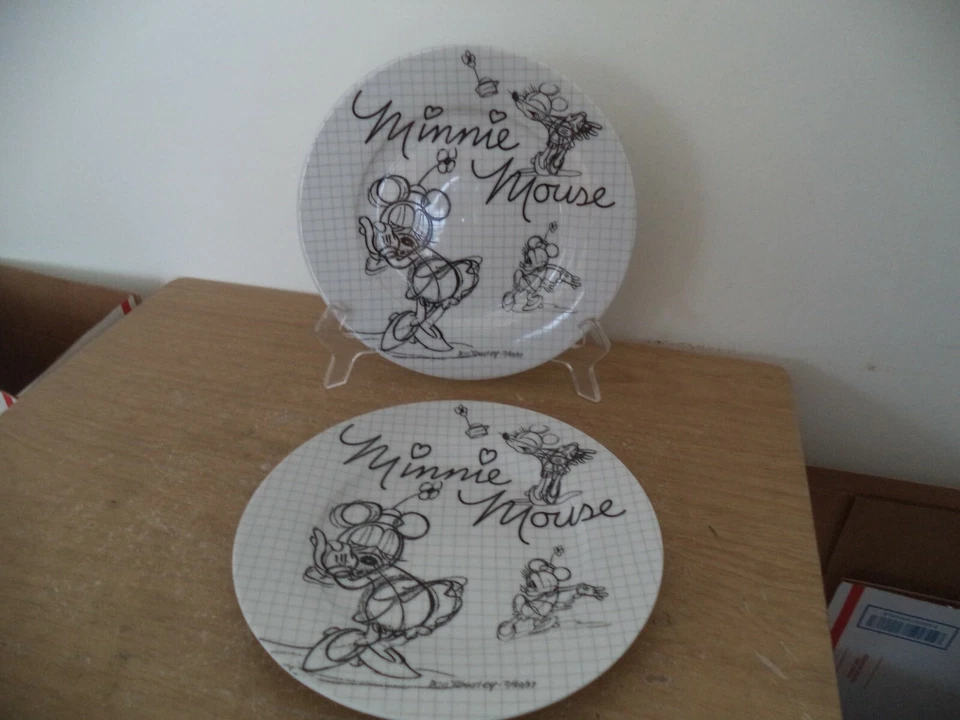 Disney Minnie Mouse 8" Sketch Ceramic Salad Plate