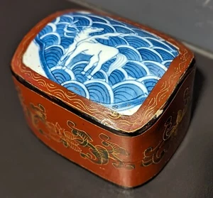 ANTIGUA CAJA CHINA DE MADERA LACADA Y PORCELANA CABALLO PEGASO 3,25" ALTO X 5" W - Imagen 1 de 24