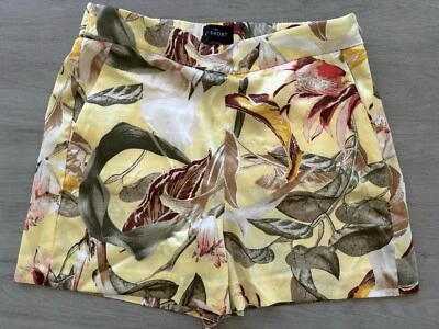 White House Black Market High Rise Amarillo Estampado Satinado 4" Corto Talla 00 Foto 1 de 4