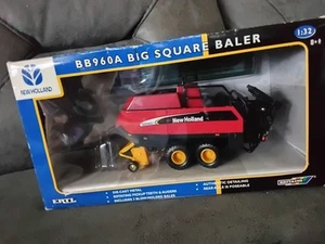 Ertl New Holland BB960A Big Square Baler Includes 3 Bales - Picture 1 of 4