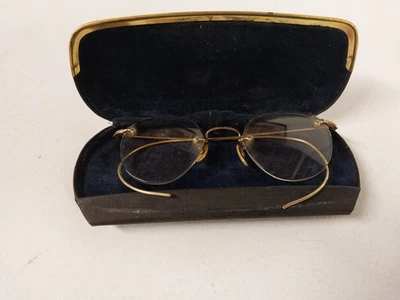 Vintage - Gold Wire Rimless Eye Glasses With Original Case - Very Delicate - Image 1 of 4