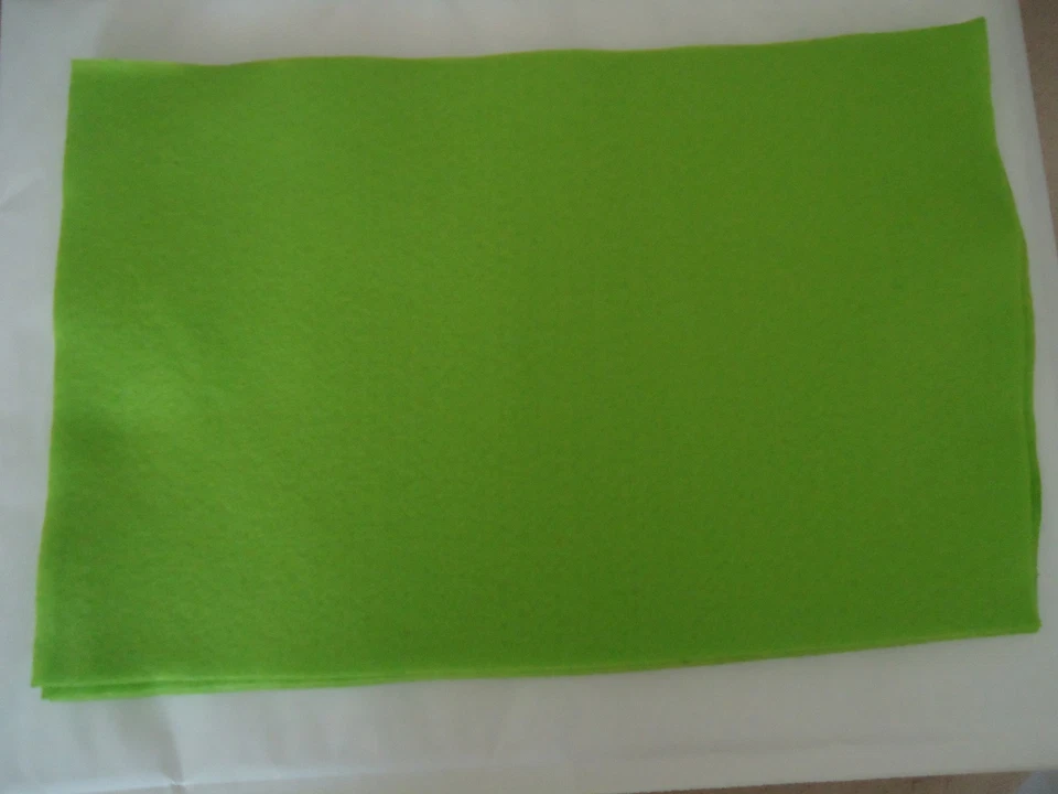 FEUTRINE - lot de 2 plaques de feutrines - dimensions 20 * 30 cm - VERT pomme - Photo 1/1