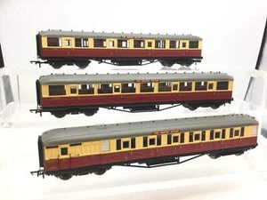 Hornby R1074 OO Gauge The Master Cutler Train Set Coaches - Picture 1 of 3