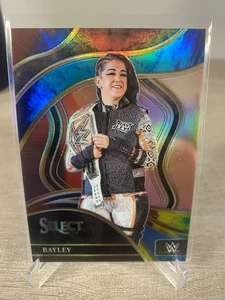 2024 WWE Select Ringside Tie Dye Bayley /25 #248 - Foto 1 di 3