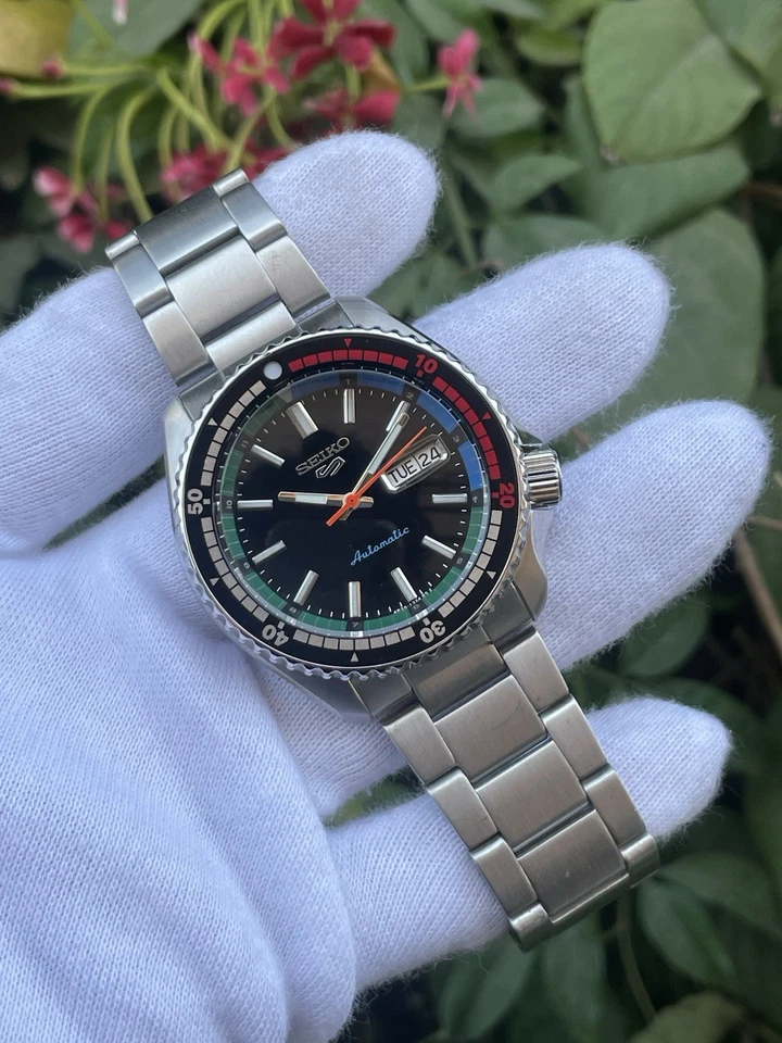 Reloj Automático Seiko 5 Sports SKX Edición Especial Esfera Negra - SRPK12K1 Reacondicionado Foto 1 de 4